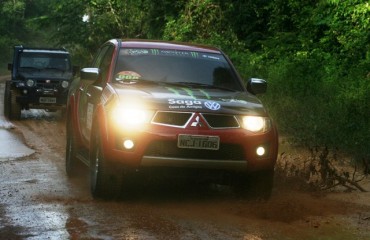 MEIA NOITE – Mitsubishi vence de ponta a ponta