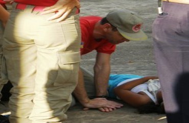 SEMTRAN - Falta de sinalização provoca mais um acidente na capital, criança é socorrida por Bombeiros - Vídeo