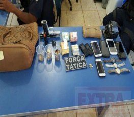 Força Tática apreende mochilas e arma usada em assalto a cartório 