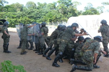 Exército faz exercício de segurança na hidrelétrica Santo Antônio