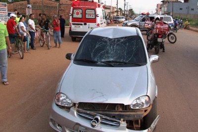 Ciclista é internado em estado grave após colisão