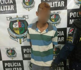 TREZOITÃO: Adolescente é flagrado com arma na cintura e comparsa foge