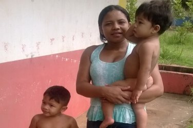 CHEIA - Família desabrigada é alojada em banheiro de ginásio da zona Sul - VÍDEO