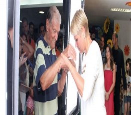 Boletim médico revela que pai de Xuxa está em estado grave