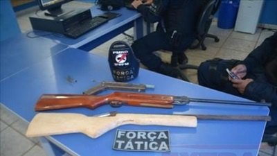 Força Tática da PM detém idoso com armas de fogo
