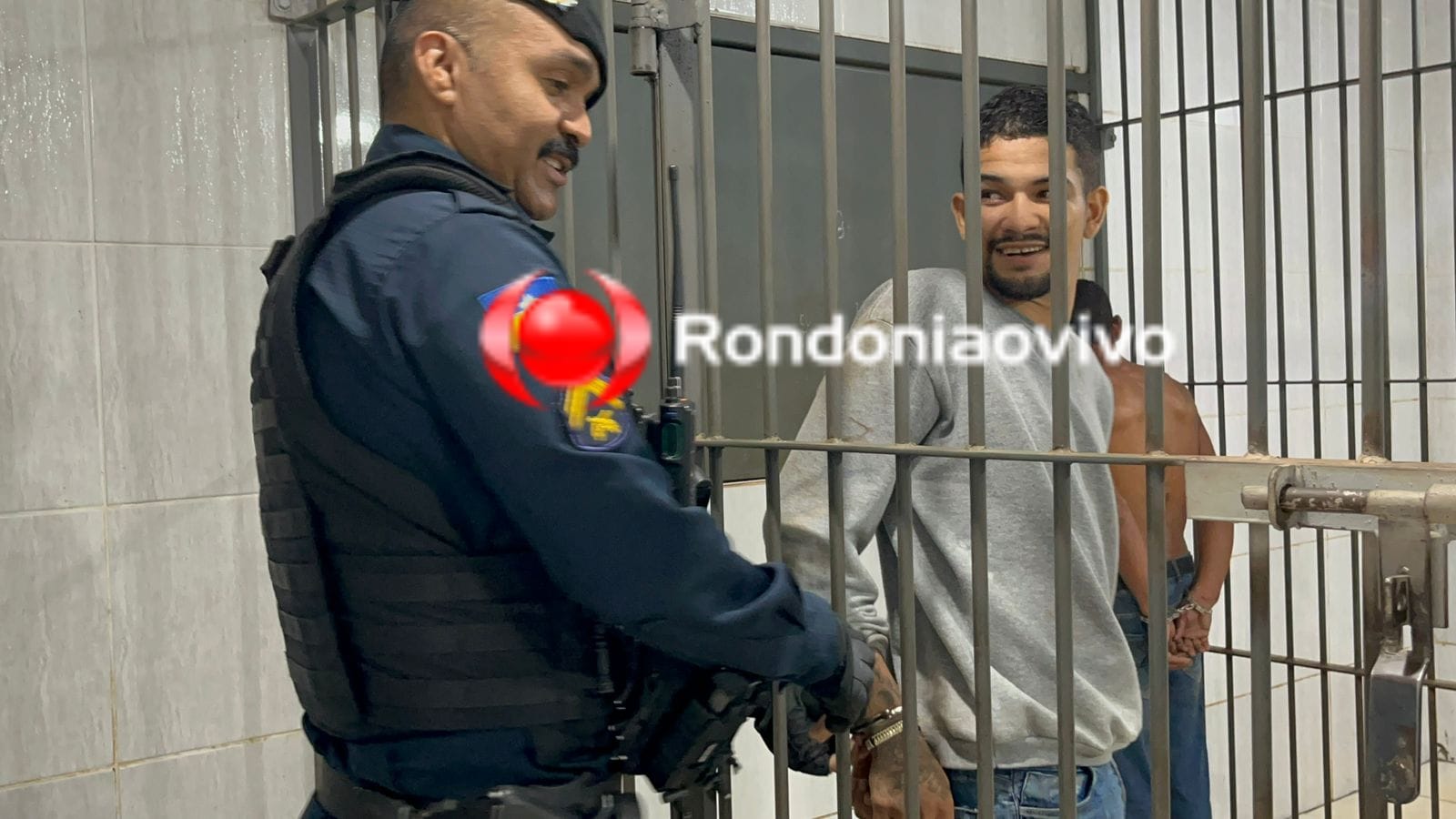 ESPAÇO ALTERNATIVO: Foragido que escapou do hospital é preso 'passeando' com o filho 