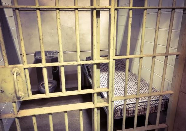 SUSPEIÇÃO: Juiz é impedido de atuar em processo por emprestar celular para preso fotografar cela