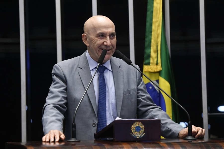 CONFÚCIO MOURA: Senador defende Fundeb e assina nota contra congelamento de recursos