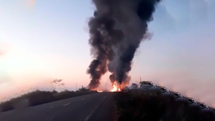 ACIDENTE: PRF confirma três mortos na batida entre ônibus e caminhão perto de Itapuã 