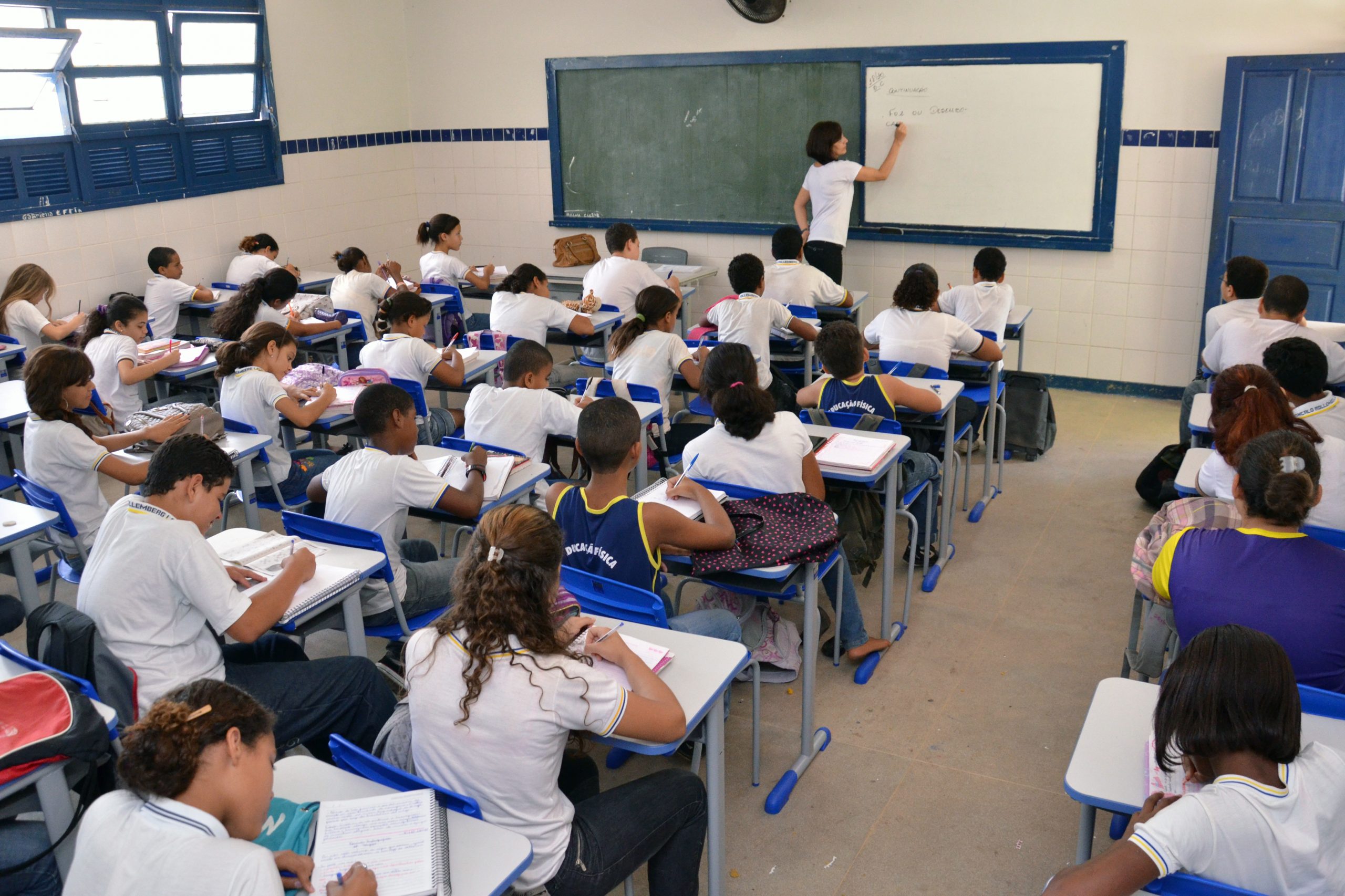 ESCOLA: Secretaria de Educação lança concurso público com 4254 vagas 