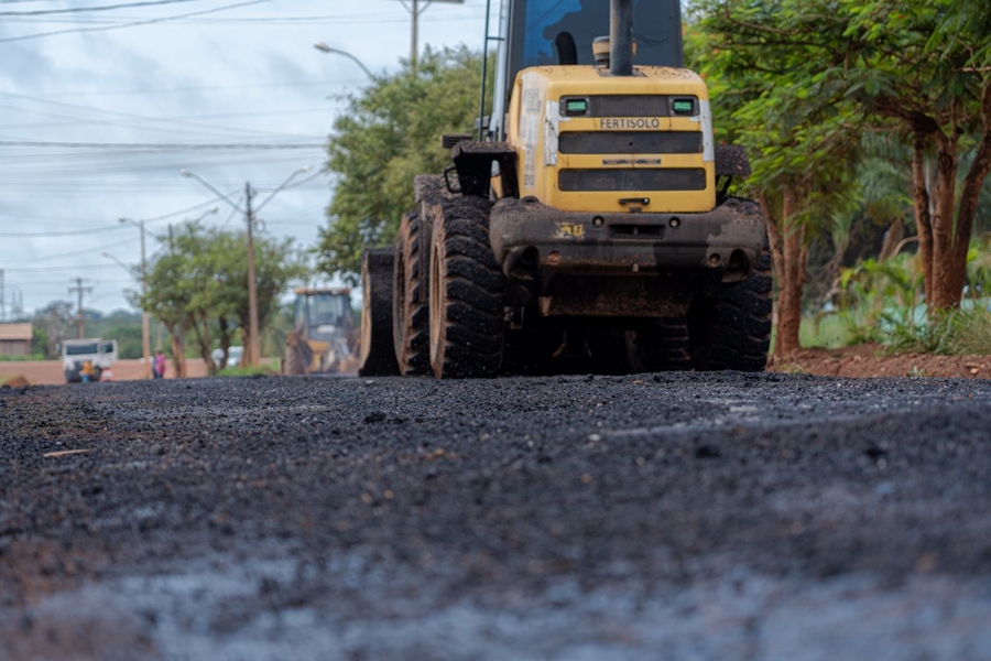 AVANÇO: Prefeitura começa a asfaltar distrito de Vista Alegre do Abunã