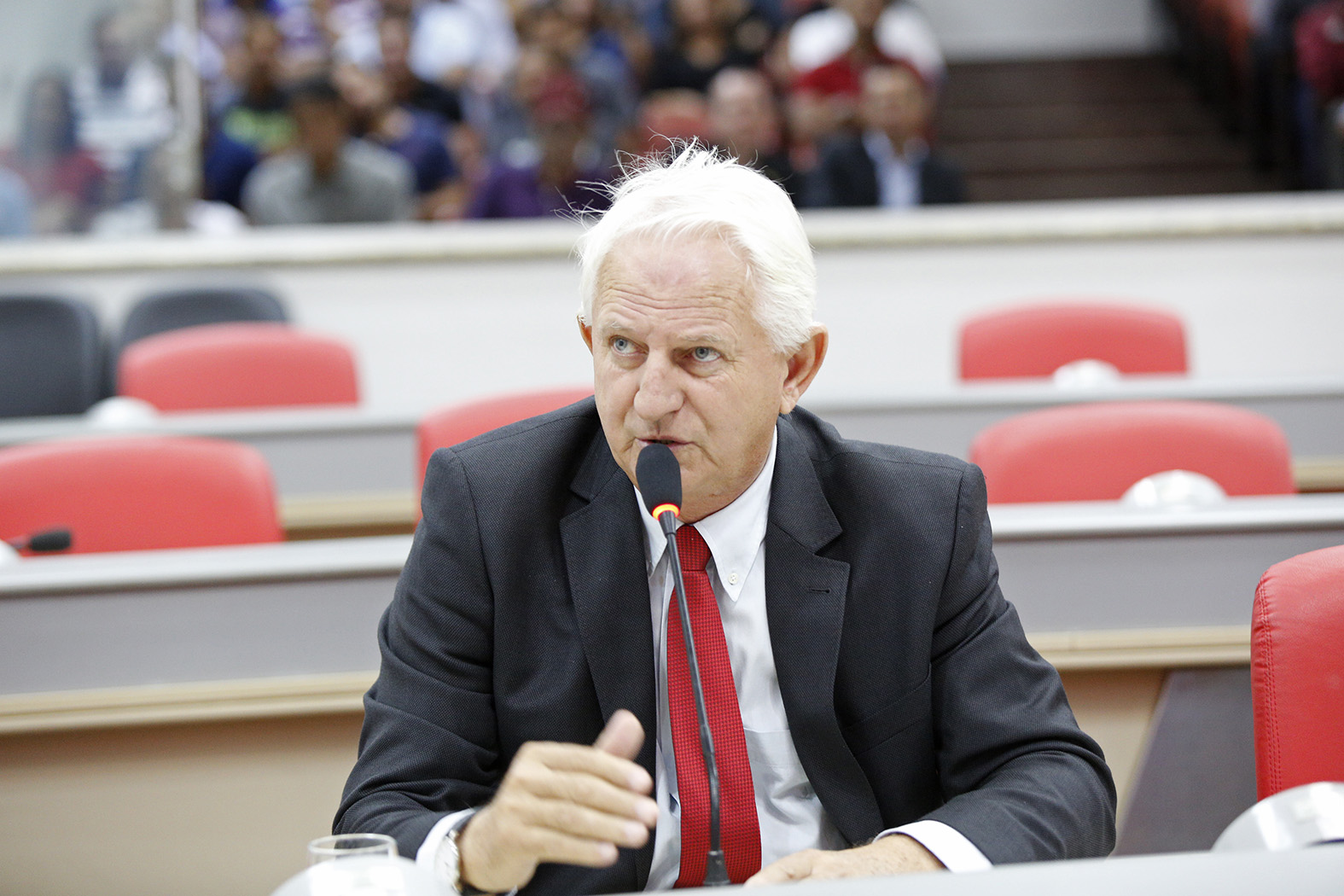 VIOLÊNCIA DOMÉSTICA: Airton Gurgacz concede voto de louvor para Patrulha Maria da Penha