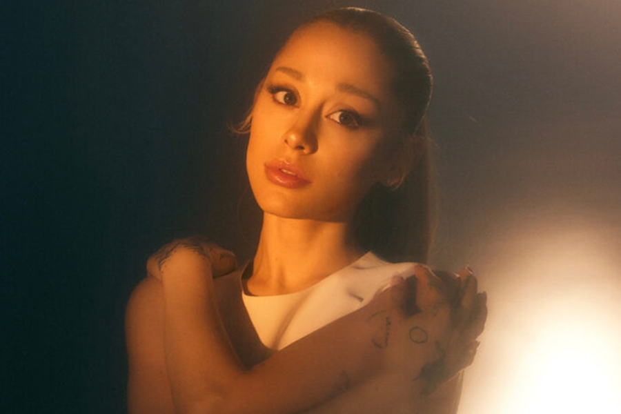 'YES, AND?': Ariana grande retorna à música e lança novo single