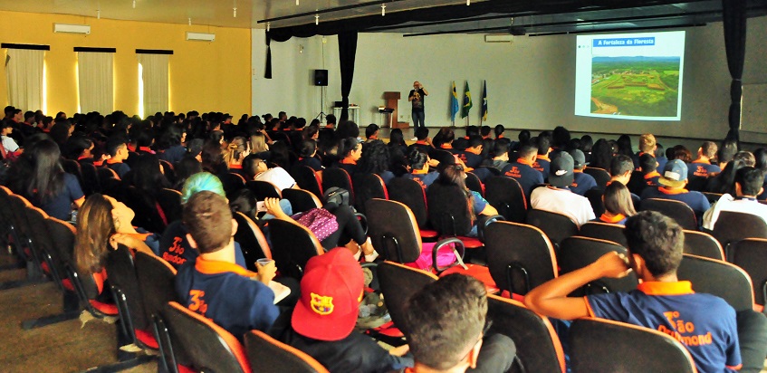 Aleks Palitot participa de projeto Aulão Enem na Zona Norte da Capital