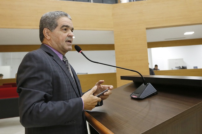 DESENVOLVIMENTO: Deputado Aélcio da TV dá prioridade a educação em escolas