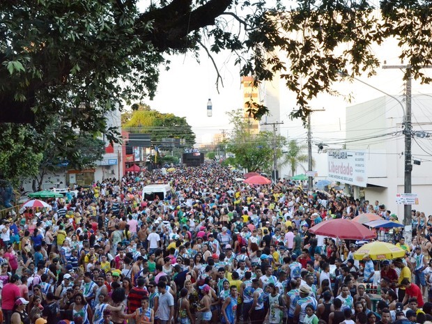 Calendário de desfiles de 08 a 17 deste