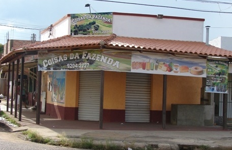 Lanchonete abandonada exala fedentina e incomoda moradores e comerciantes