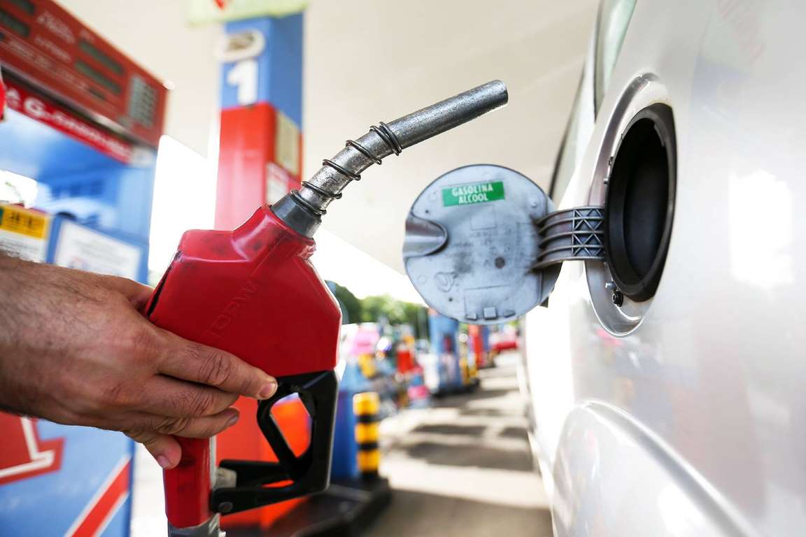 ECONOMIA: Preço da gasolina nas bombas cai pela 8ª semana seguida