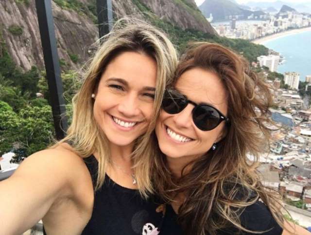 AMOR: Fernanda Gentil comemora aniversário e posa aos beijos com namorada