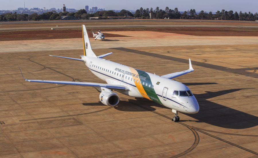 SUSTO: Avião com Bolsonaro arremete no Mato Grosso devido à fumaça 