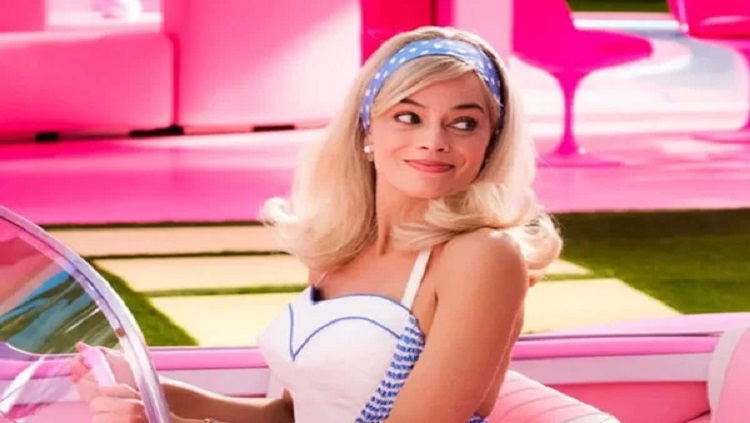 Sabia que a Barbie da vida real aparece no filme interagindo com Margot Robbie?