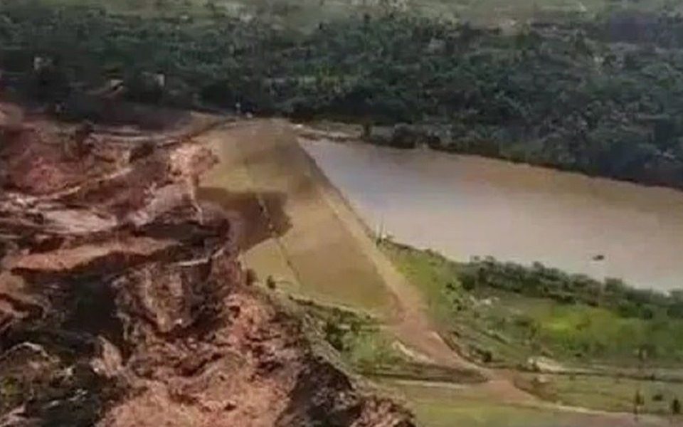 MAIS UMA: Barragem rompe em povoado na Bahia e deixa moradores desabrigados