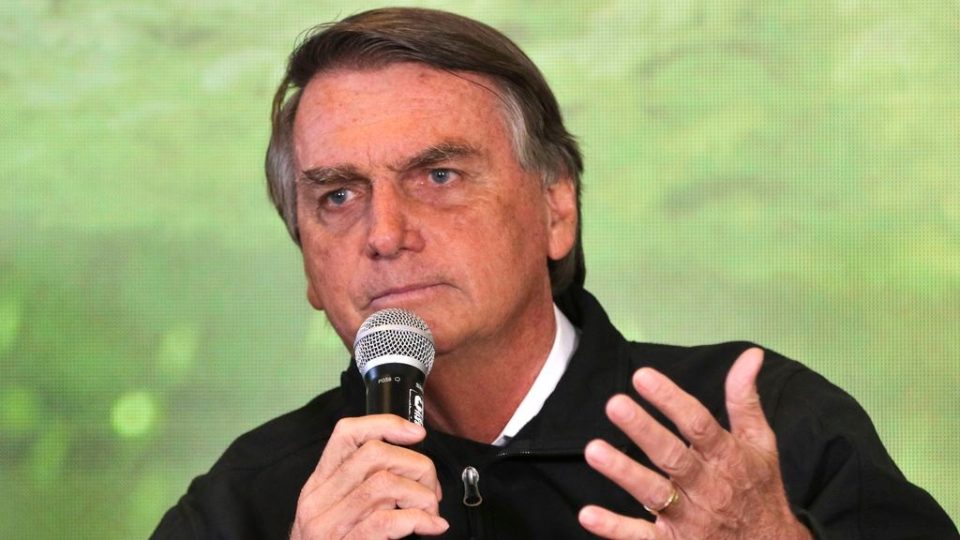 RIQUEZA: Bolsonaro nega uso de Pix com familiares e que gastou R$ 14 mil com Mega Sena