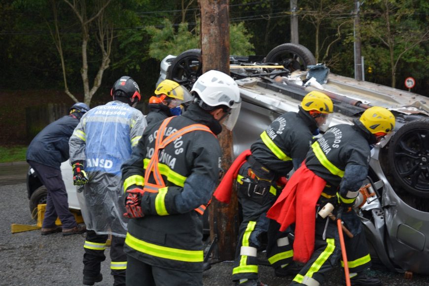 MAIO AMARELO: Bombeiros qualifica militares para socorrer vítimas do trânsito