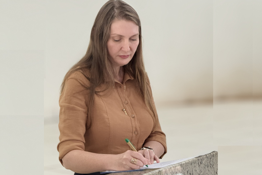 LEBRINHA: Deputada acompanha uso de escavadeira destinada a Rio Crespo