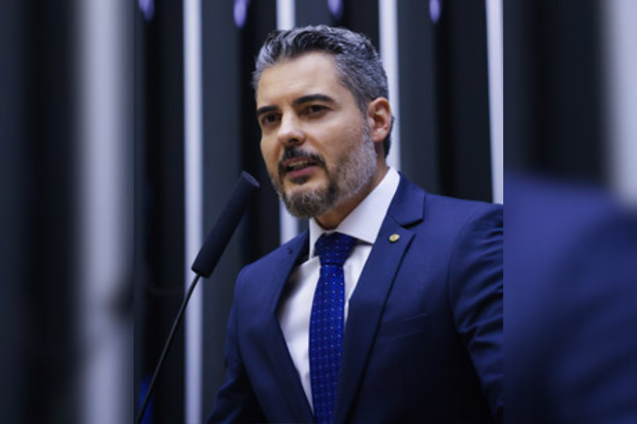 THIAGO FLORES: Parlamentares da oposição protocolam pedido de CPMI do Banco Master 