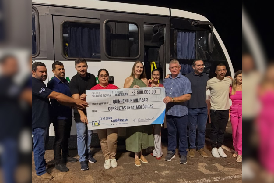 LEBRINHA: Deputada entrega micro-ônibus e destina R$ 500 mil para saúde em Rolim de Moura