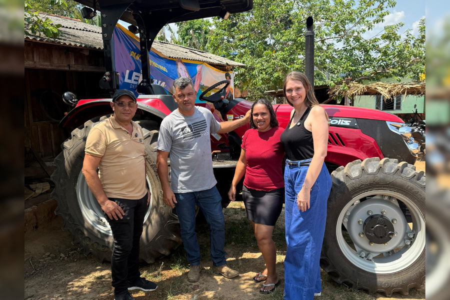 LEBRINHA: Deputada entrega trator para associação de agricultores em Monte Negro