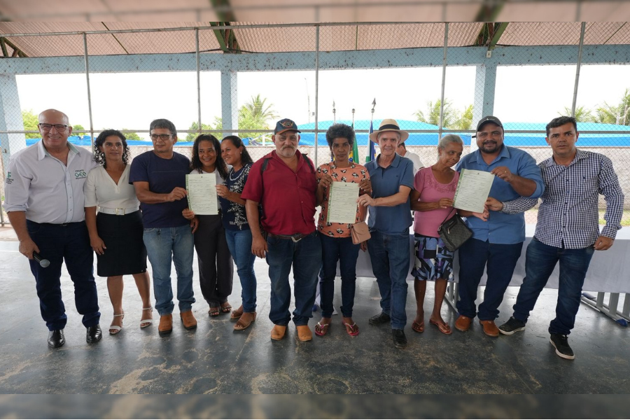 PROJETO GEORONDÔNIA: Bagattoli entrega 85 títulos de terras a produtores de Parecis