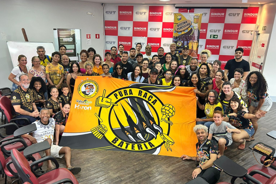 FORMANDO MÚSICOS: Asfaltão entrega certificados de oficina de percussão e inaugura nova sede