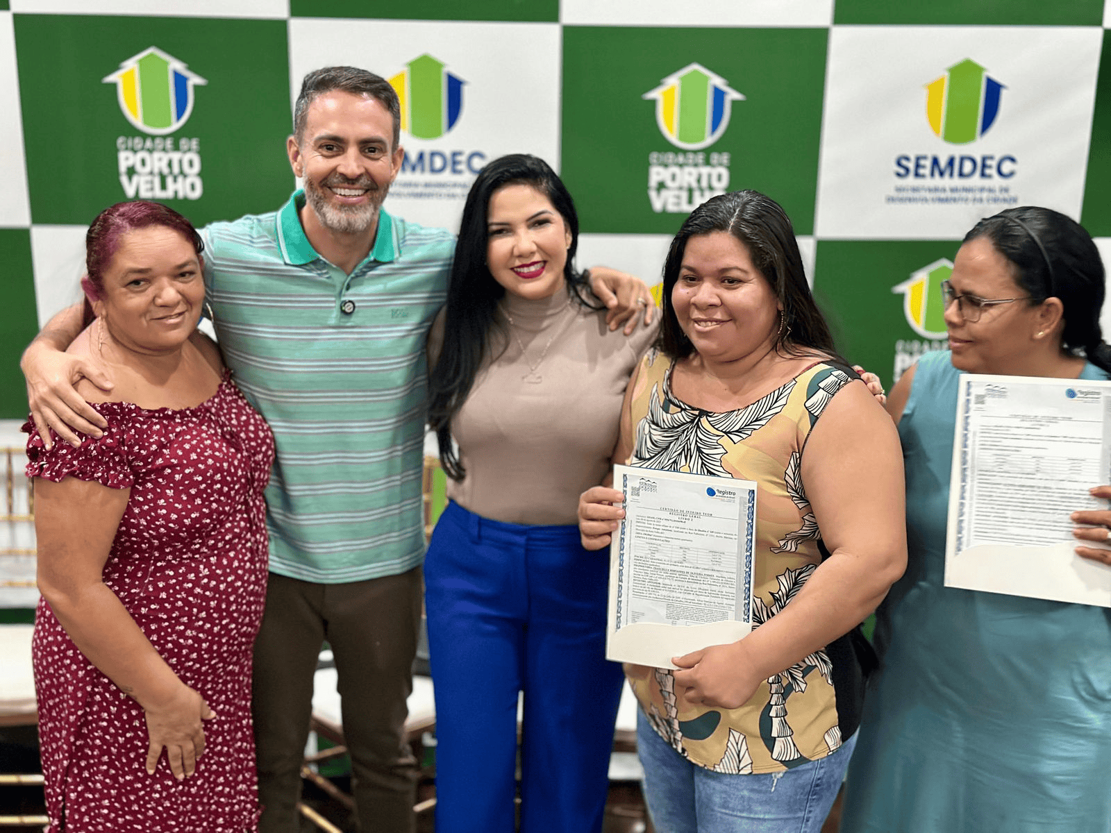 CRISTIANE LOPES: Deputada participa da entrega de 404 títulos de propriedade em Porto Velho