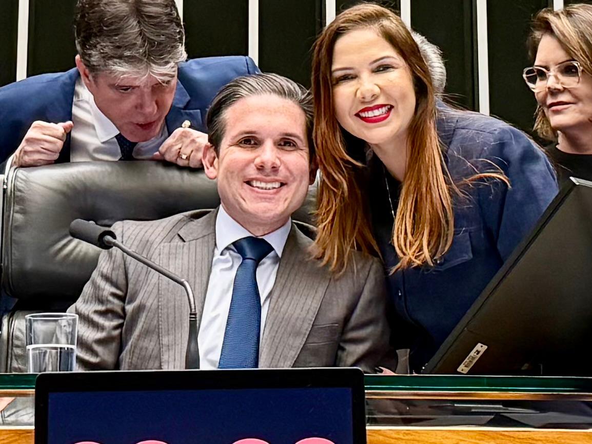 CRISTIANE LOPES: Projeto da deputada amplia voos e reduz preços e tem urgência aprovada