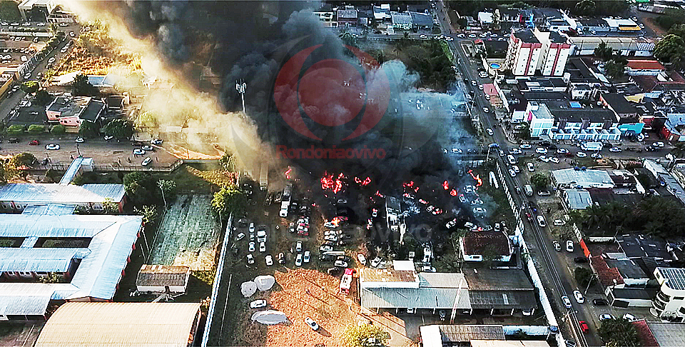 DESTRUIÇÃO: Incêndio no pátio do Denarc consumiu mais de 70 veículos em Porto Velho