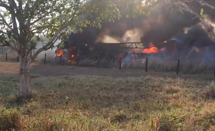 VÍDEO: Caminhoneiro bêbado cai em ribanceira e carreta pega fogo na BR-364