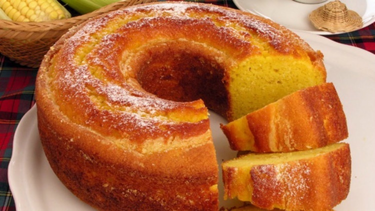 SIMPLES: Delicioso bolo de milho para acompanhar o suco ou café da tarde