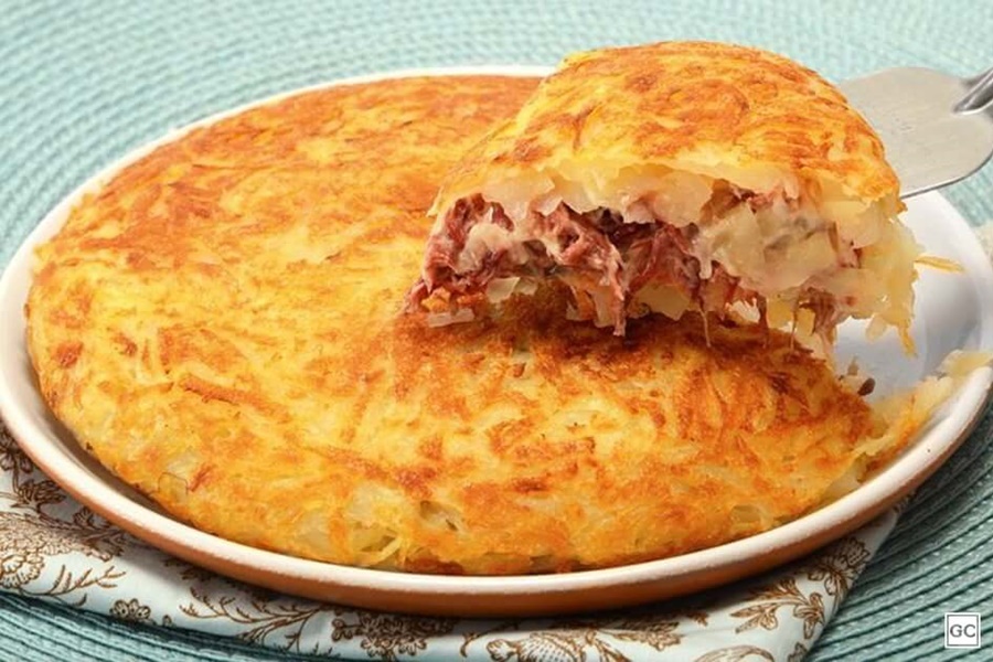 GOSTOSO: Aprenda a receita de batata rosti com carne seca e queijo