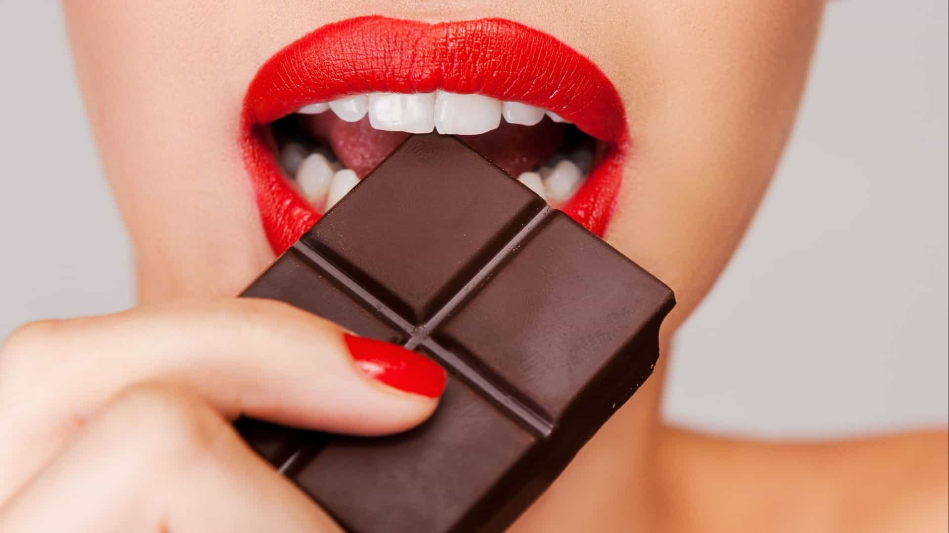 DELÍCIA: O que nos faz gostar tanto de comer chocolate?