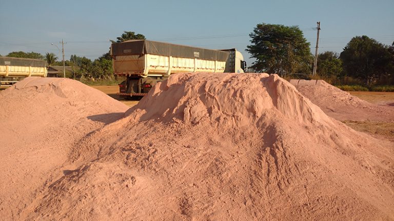 INCENTIVO: Calcário dolomítico é oferecido a R$ 65 por tonelada para produtores