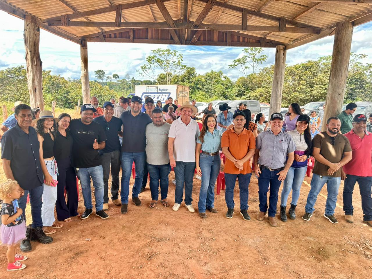 CRISTIANE LOPES : Deputada reforça apoio ao produtor rural durante solenidade em Cujubim 