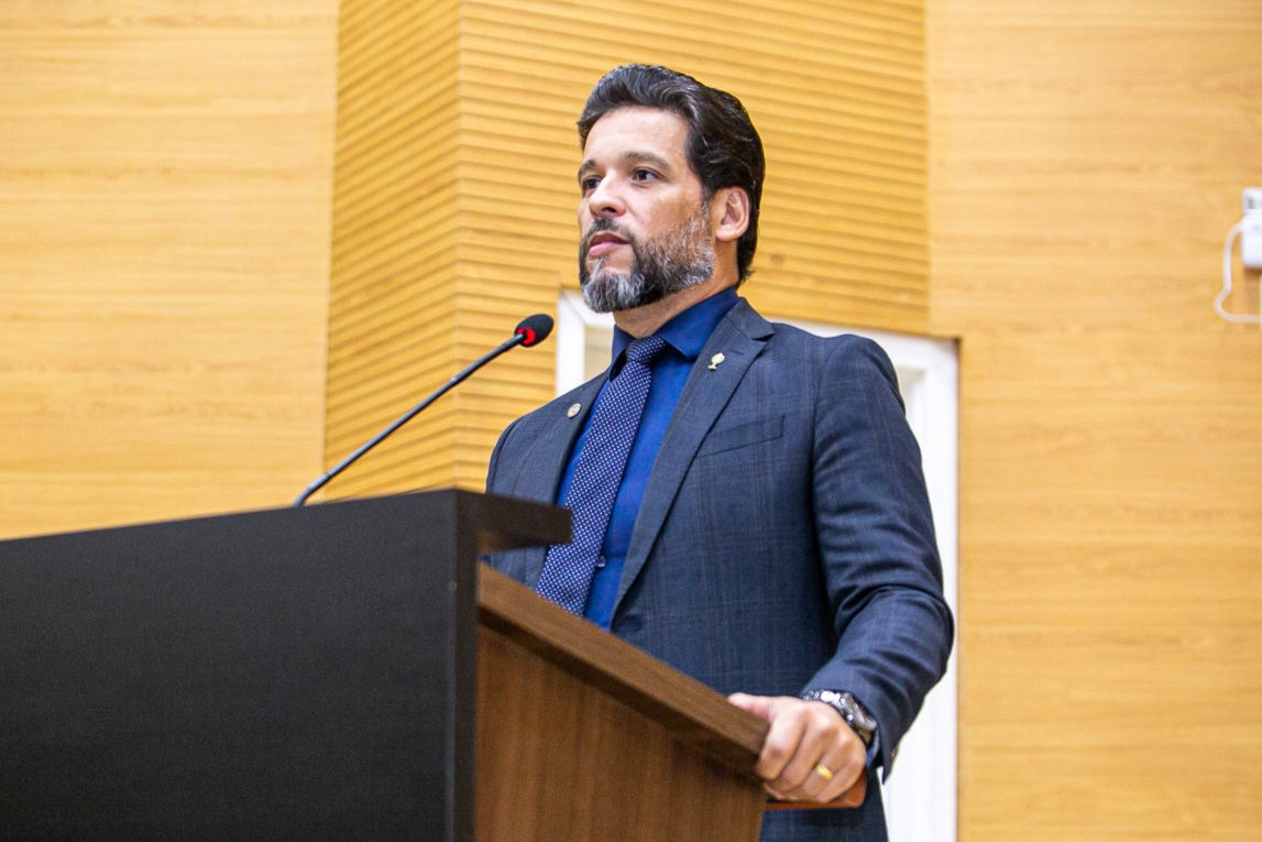 DELEGADO CAMARGO: Deputado denuncia fechamento de 18 escolas em Rondônia