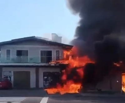 VÍDEO: Avião de pequeno porte cai em restaurante e mata três pessoas, no RS