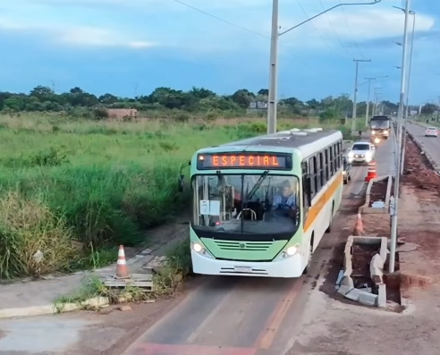 ESTRADA DOS PERIQUITOS: Moradores reclamam de obras estreitando passagem em Porto Velho