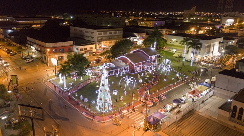 NATAL: Papai Noel abre residência oficial e já está recebendo as crianças em Ji-Paraná