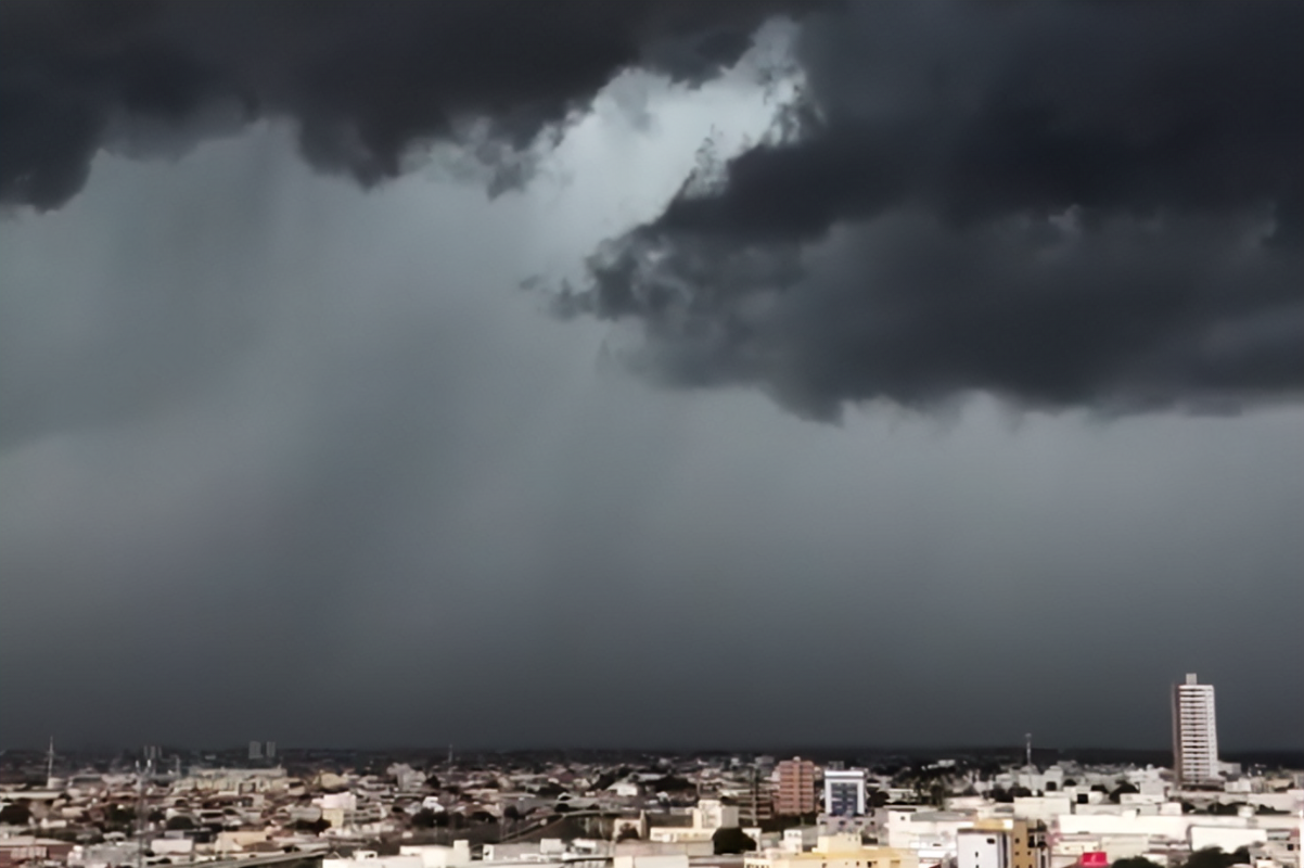 TUDO FECHADO: Céu nublado e chuvas durante toda semana em RO, incluindo Cacoal