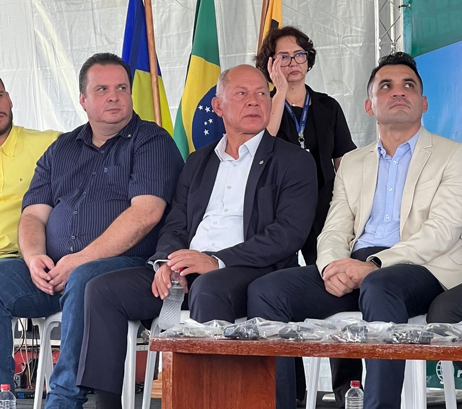 INFRAESTRUTURA: Coronel Chrisóstomo entrega recursos para prefeituras de Rondônia