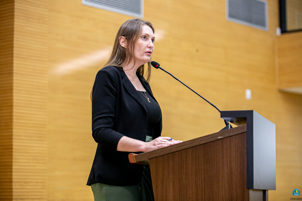 LEBRINHA: Deputada acompanha uso de equipamentos agrícolas em São Felipe D’Oeste